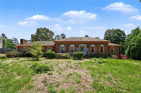 Homes For Sale - 532 Greenwood Drive<br/> Burlington, NC 27217