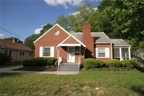 Single Family Residence in Burlington NC 1617 Davis Street.jpg