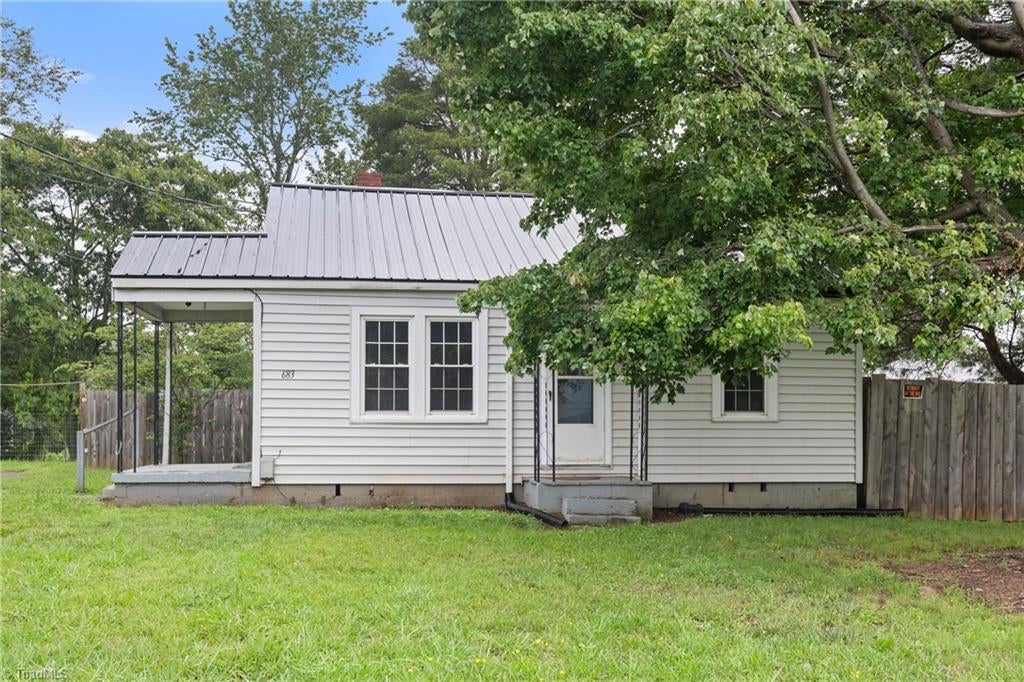 683 Old Hollow Road, Winston-salem, NC, 27105