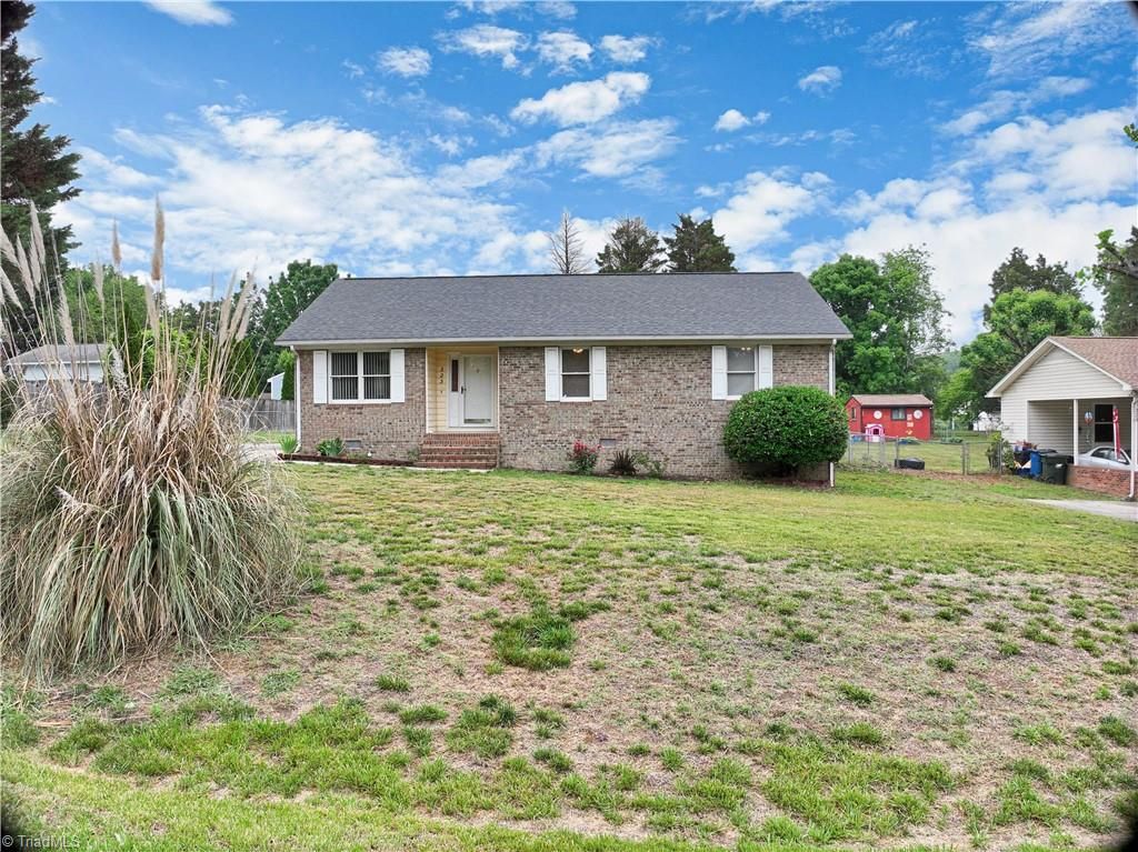 Photo of 223 Aldridge Lane, Archdale, NC 27263 (MLS # 1222027)