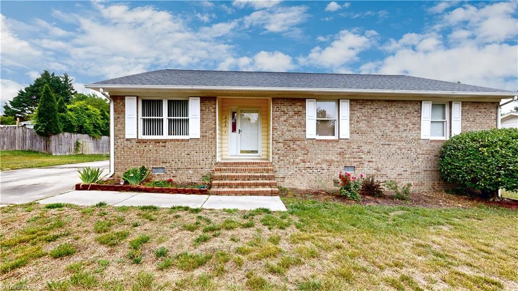 Photo of 223 Aldridge Lane, Archdale, NC 27263 (MLS # 1222027)