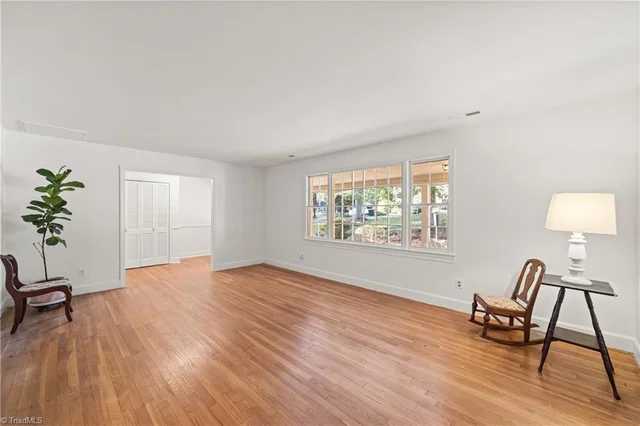 650 Brentwood Court, photo 2 of 48