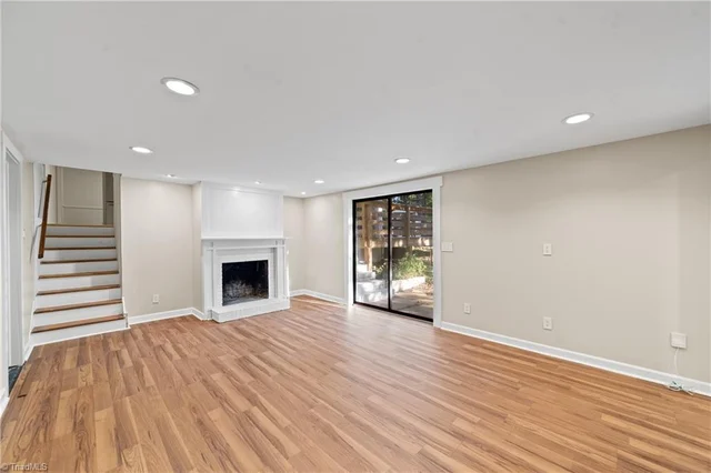 650 Brentwood Court, photo 4 of 48