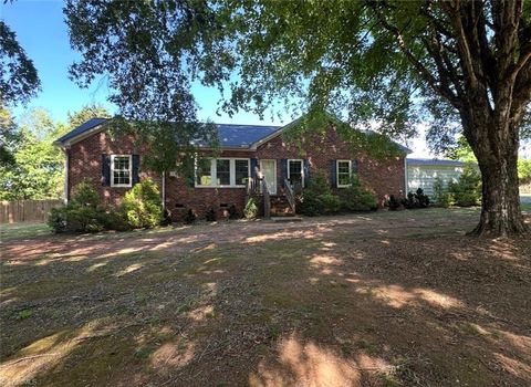 Homes For Sale - 172 Jesse King Road<br/> Advance, NC 27006