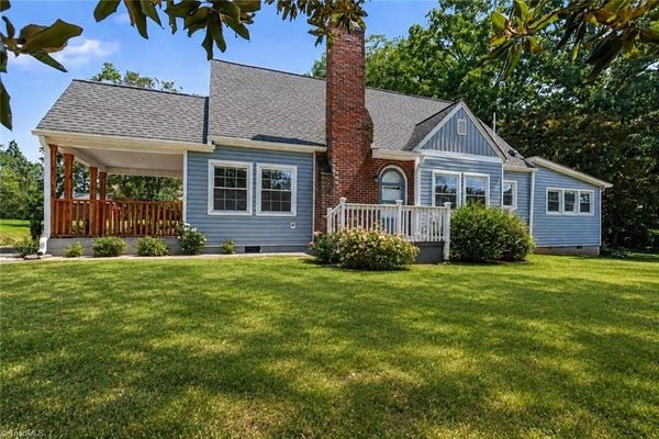 933 E KING ST, KING, NC 27021 - Image d3ef08718a6c1fe9a7e54a1c2efaa9ac/779115844