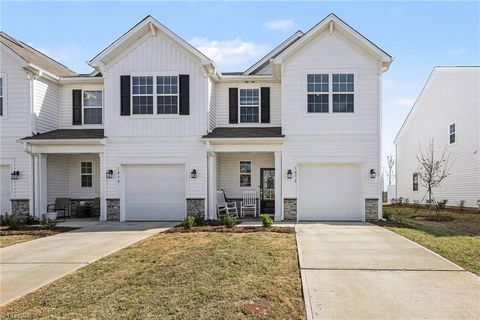 Photo of 1832 Pheasant Trace Circle, Kernersville, NC 27284 (MLS # 1215039)
