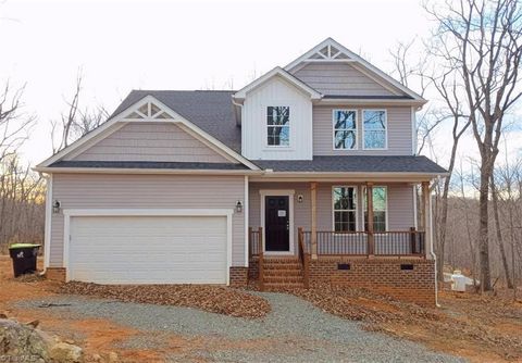 Homes For Sale - 5507 Eagles Nest Trail<br/> Snow Camp, NC 27349