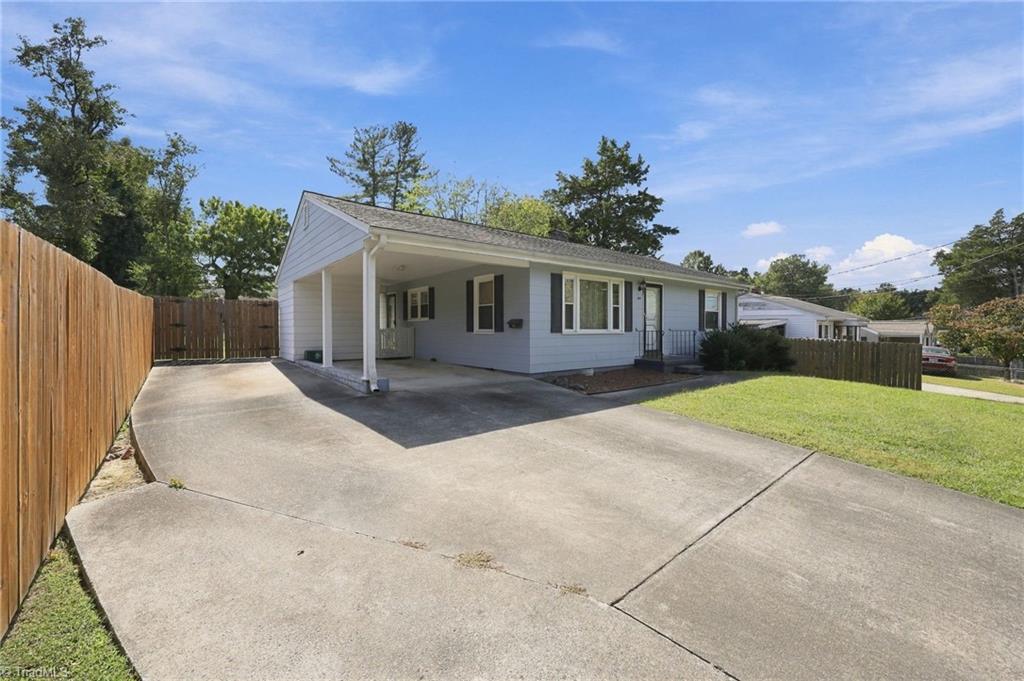 Photo of 819 Carolina Avenue, Thomasville, NC 27360 (MLS # 1237549)
