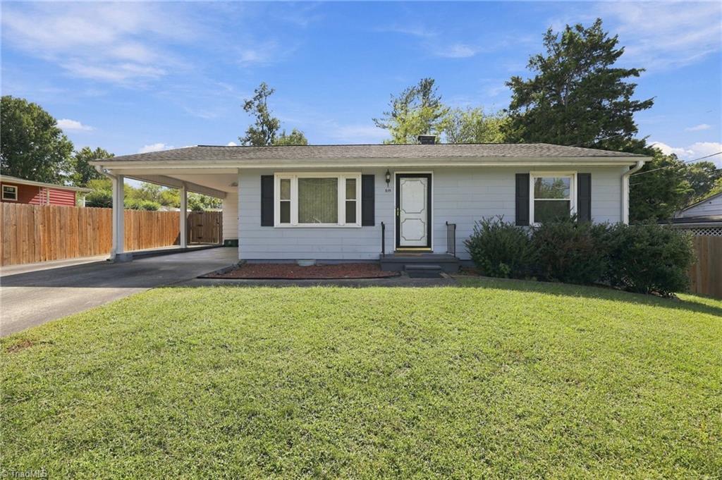 Photo of 819 Carolina Avenue, Thomasville, NC 27360 (MLS # 1237549)
