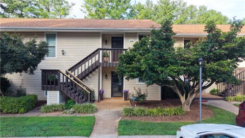 Townhouse For Sale - 208 Driftwood Lane<br/> Winston-Salem, NC 27104