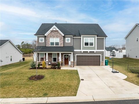 Homes For Sale - 6284 Finch Meadow Court<br/> Forsyth County, Clemmons, NC 27012