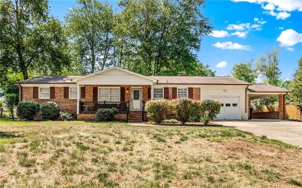 Photo of 5924 Timberwood Trail, Kernersville, NC 27284 (MLS # 1221805)