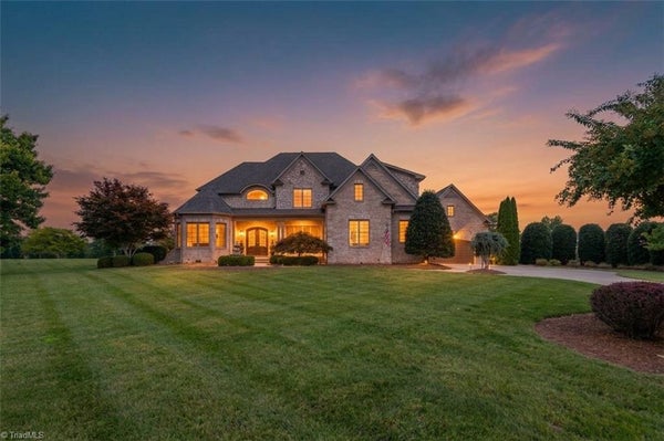 7404 HADLEIGH CT, OAK RIDGE, NC 27310 - Image d468ea2acf9220799adbc4451e4ba300/1157699331
