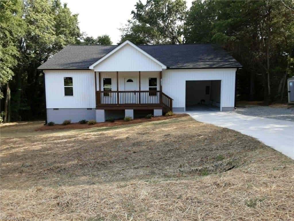 Photo of 1213 Hillcrest Drive, Thomasville, NC 27360 (MLS # 1225220)