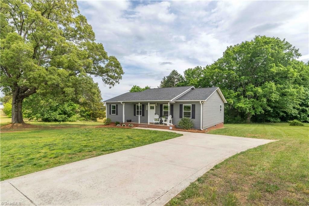 Photo of 6925 Nc Highway 150, Lexington, NC 27295 (MLS # 1218600)