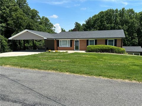 Single Family Residence in Mount Airy NC 205 Western Carolina Drive.jpg