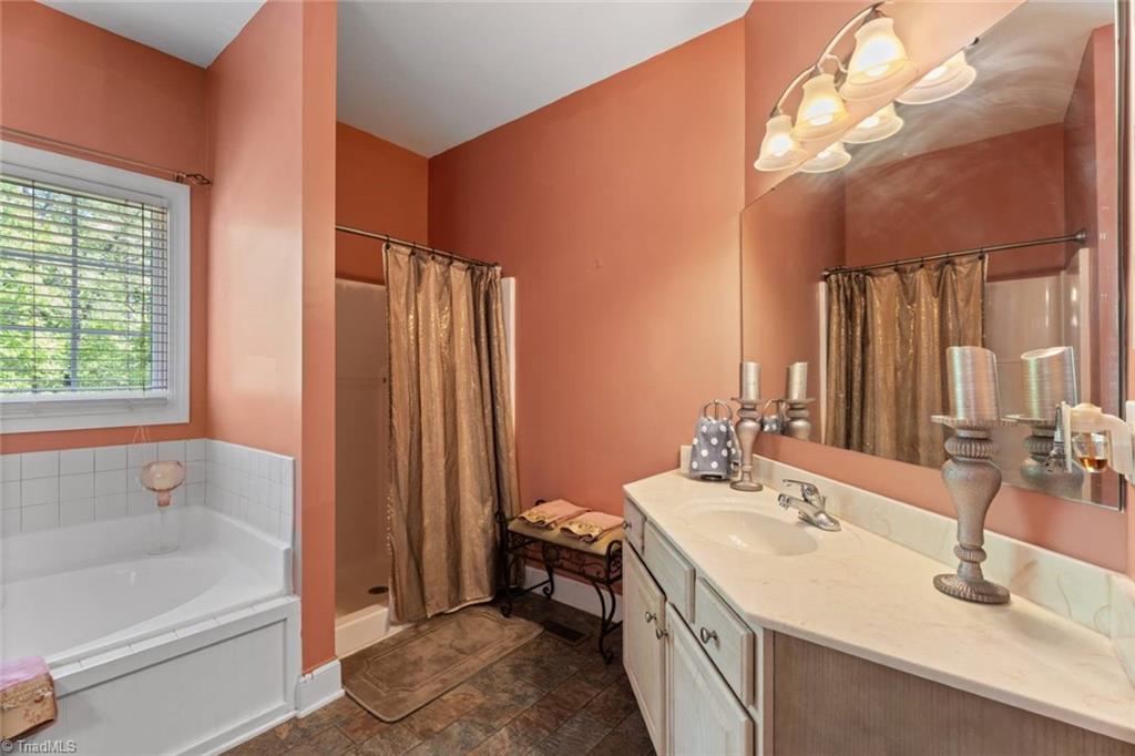 Winston-Salem, North Carolina 27105, United States, 4 Bedrooms Bedrooms, ,3 BathroomsBathrooms,Residential,Active,230602