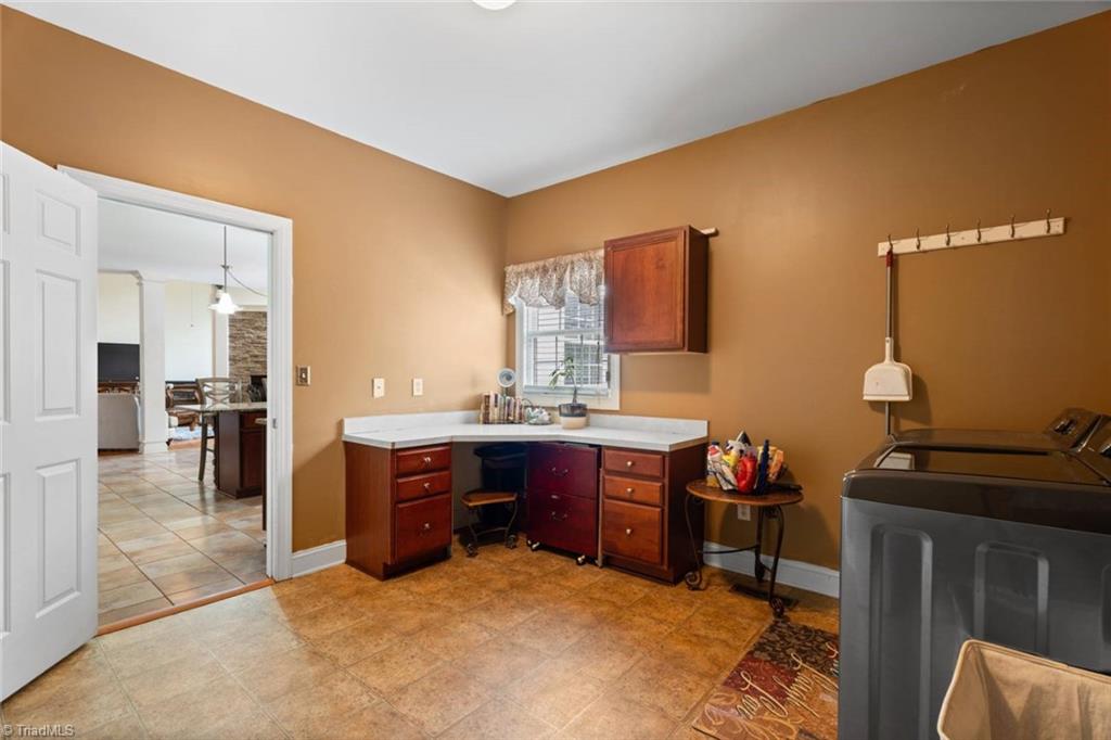 Winston-Salem, North Carolina 27105, United States, 4 Bedrooms Bedrooms, ,3 BathroomsBathrooms,Residential,Active,230602