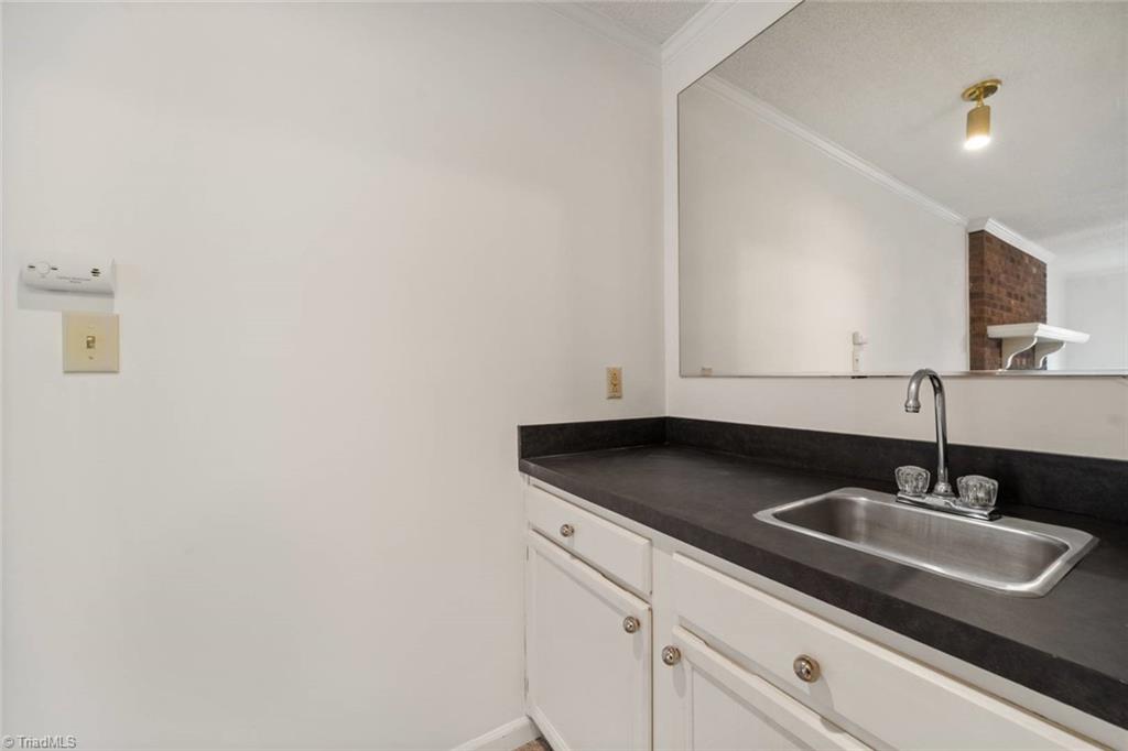 Winston-Salem, North Carolina 27104, United States, 3 Bedrooms Bedrooms, ,4 BathroomsBathrooms,Residential,Pending,101358