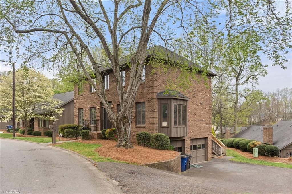 Winston-Salem, North Carolina 27104, United States, 3 Bedrooms Bedrooms, ,4 BathroomsBathrooms,Residential,Pending,101358