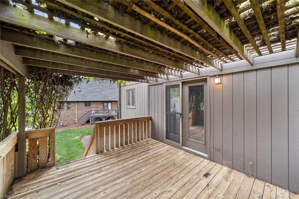 Winston-Salem, North Carolina 27104, United States, 3 Bedrooms Bedrooms, ,4 BathroomsBathrooms,Residential,Pending,101358