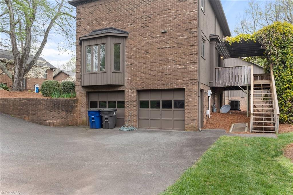 Winston-Salem, North Carolina 27104, United States, 3 Bedrooms Bedrooms, ,4 BathroomsBathrooms,Residential,Pending,101358