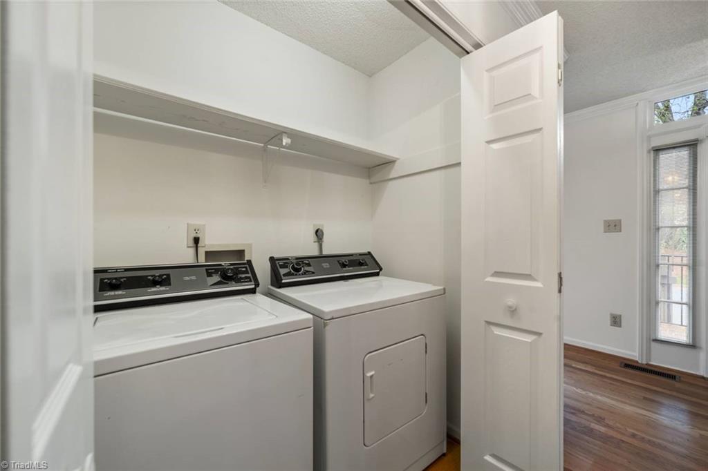 Winston-Salem, North Carolina 27104, United States, 3 Bedrooms Bedrooms, ,4 BathroomsBathrooms,Residential,Pending,101358