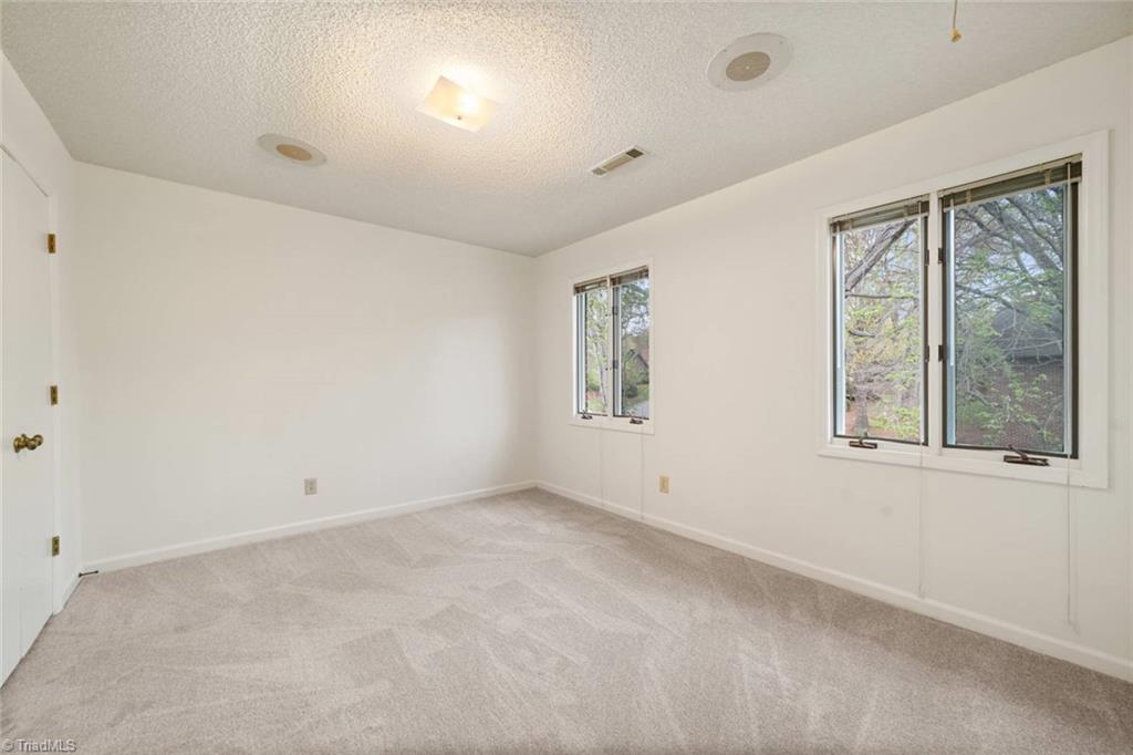 Winston-Salem, North Carolina 27104, United States, 3 Bedrooms Bedrooms, ,4 BathroomsBathrooms,Residential,Pending,101358