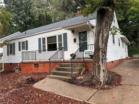 Homes For Sale - 526 Ashland Drive<br/> Greensboro, NC 27403