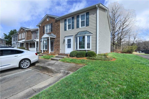 Townhouse For Sale - 915 Shelby Drive #E<br/> Greensboro, NC 27409