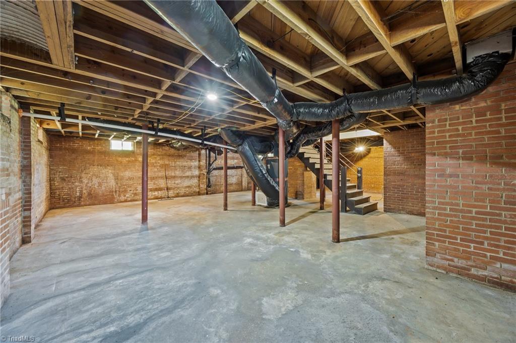 405 W 4th Avenue, Lexington, North Carolina image 27