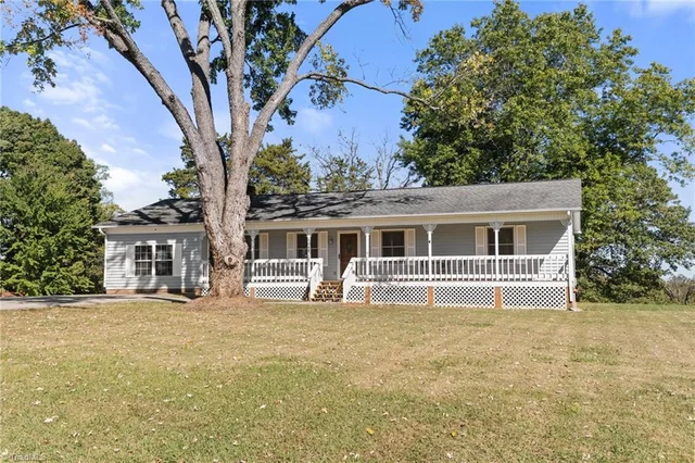6644 Meadow Drive, photo 2 of 43