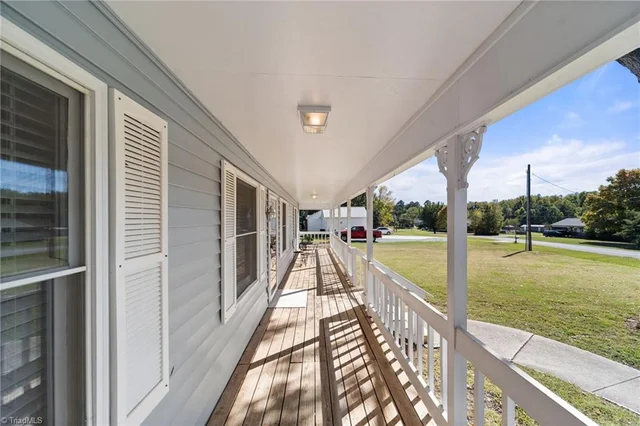 6644 Meadow Drive, photo 4 of 43