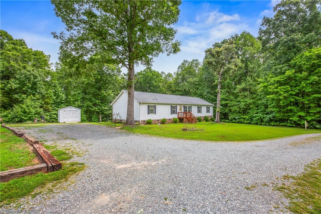 1030 Endeavour Lane, Walnut Cove, North Carolina image 2