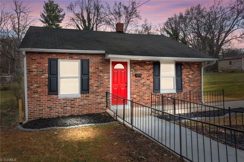 Homes For Sale - 621 Sharpe Street<br/> Statesville, NC 28677