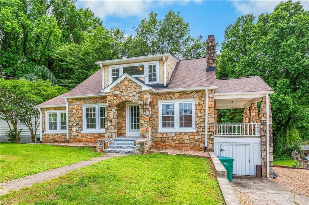 Photo of 335 N Bridge Street, Jonesville, NC 28642 (MLS # 1203473)