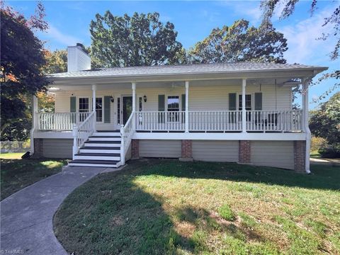 A home in Clemmons