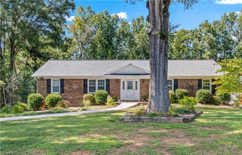 Homes For Sale - 170 Queens Court<br/> Clemmons, NC 27012
