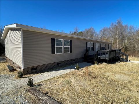 Homes For Sale - 159 Eagle Lane<br/> Ellerbe, NC 28338
