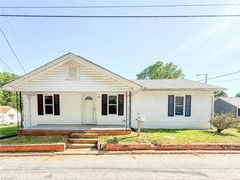 Homes For Sale - 601 Huger Street<br/> Thomasville, NC 27360