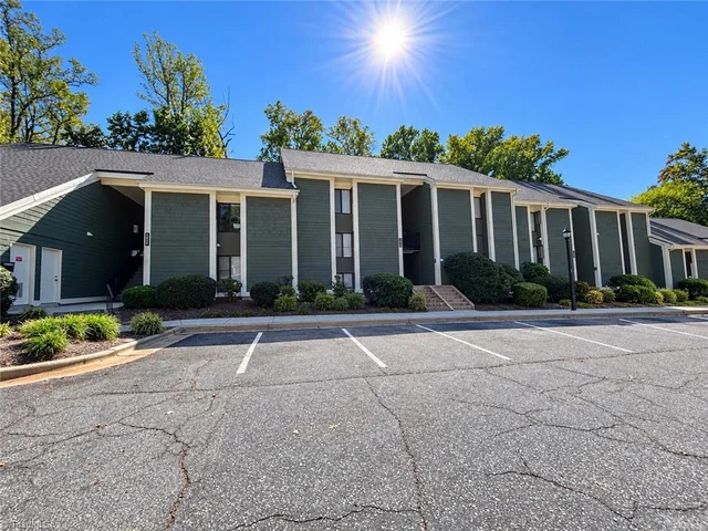 1510 Benjamin Parkway Unit C, photo 2 of 25