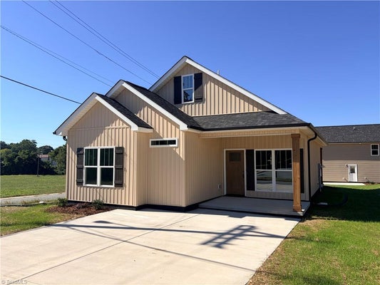 28 MOCK ST, THOMASVILLE, NC 27360 - Image d5bd4cc67b29c5e76b118811f29fa71e/2337180108