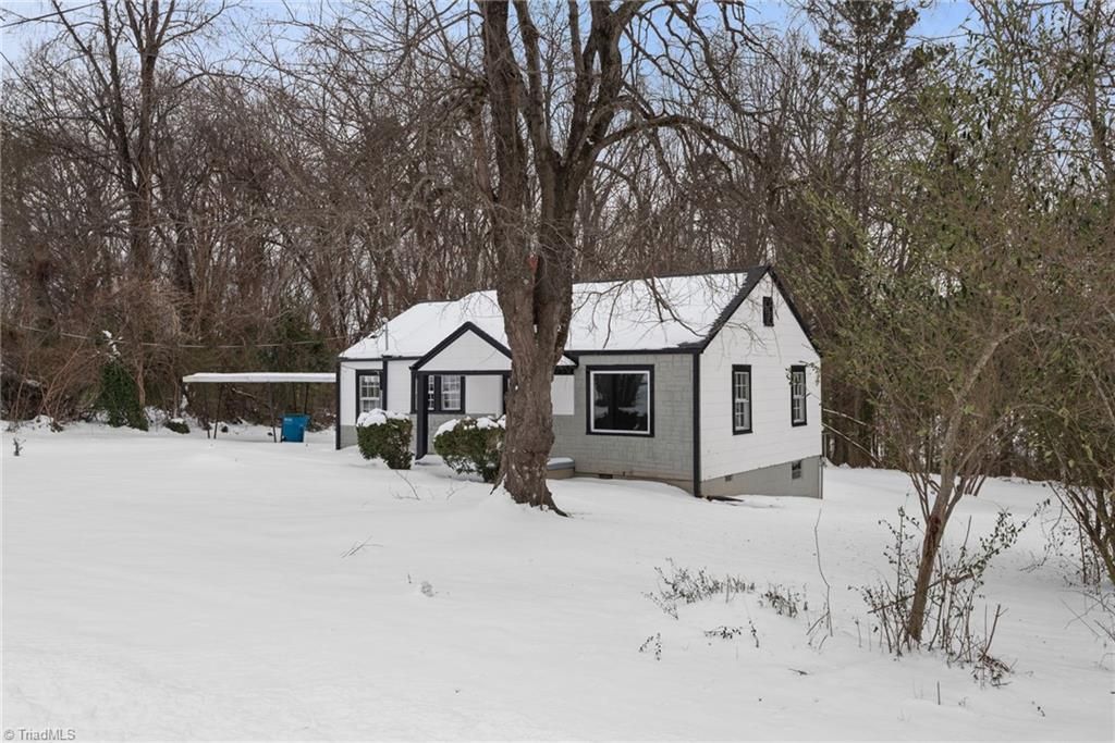 Photo of 398 Salisbury Street E, Denton, NC 27239 (MLS # 1208007)