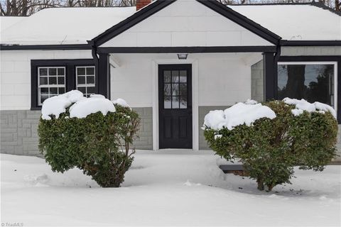 Homes For Sale - 398 Salisbury Street<br/> Denton, NC 27239