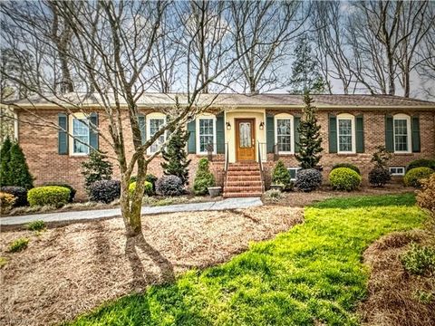Homes For Sale - 510 Merrybrook Court<br/> Clemmons, NC 27012