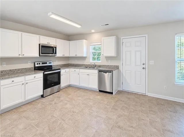 115 Lemon Lane, photo 2 of 21