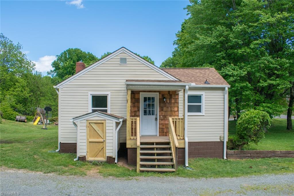 Photo 6 of 21 of 1027 Motor Road house