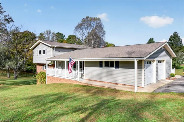 109 Seivers Lane, photo 3 of 49