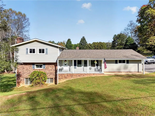 109 Seivers Lane, photo 2 of 49