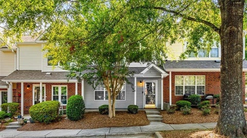 Townhouse For Sale - 41 Tannenbaum Circle<br/> Greensboro, NC 27410